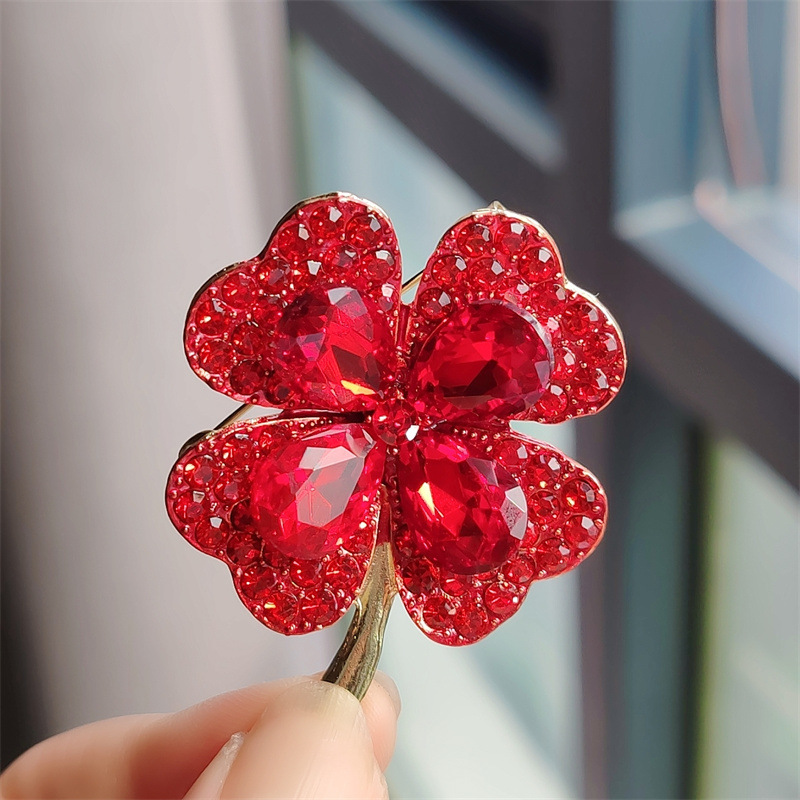 New Minimalist Rhinestone Four - Red Clover Flower ulasan dan harga