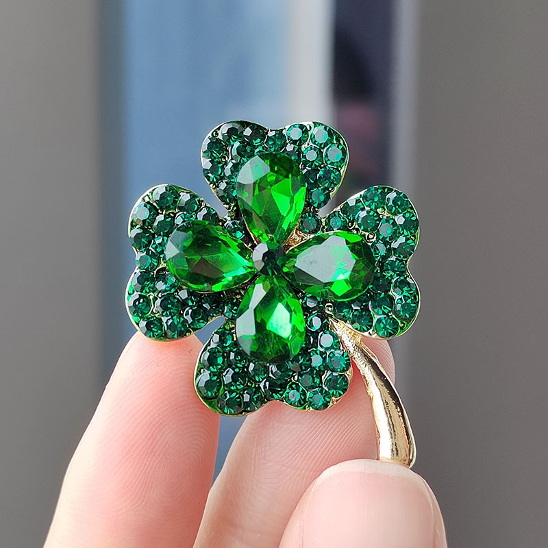 New Minimalist Rhinestone Four - Red Clover Flower ulasan dan harga
